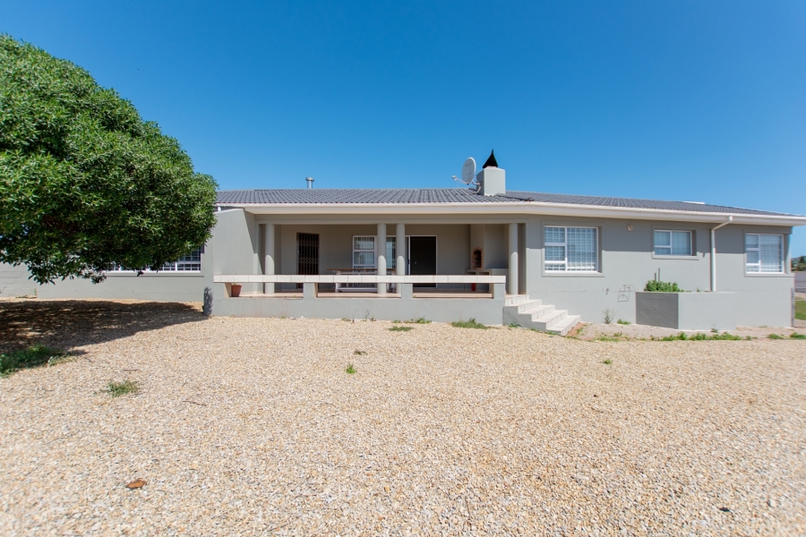 3 Bedroom Property for Sale in Middedorp Western Cape